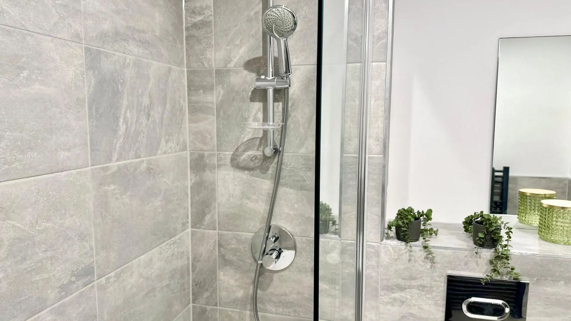 Apartment No 32 With Free Use Of Gym York